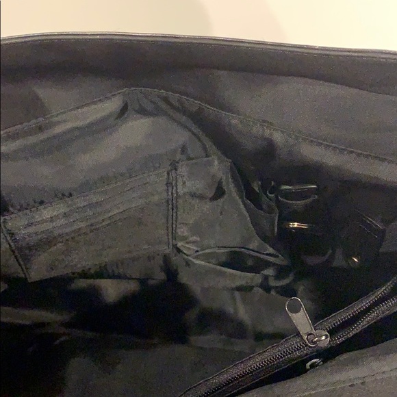 Wilsons Leather Black Magnetic Folding Top Handbag - Picture 6 of 8